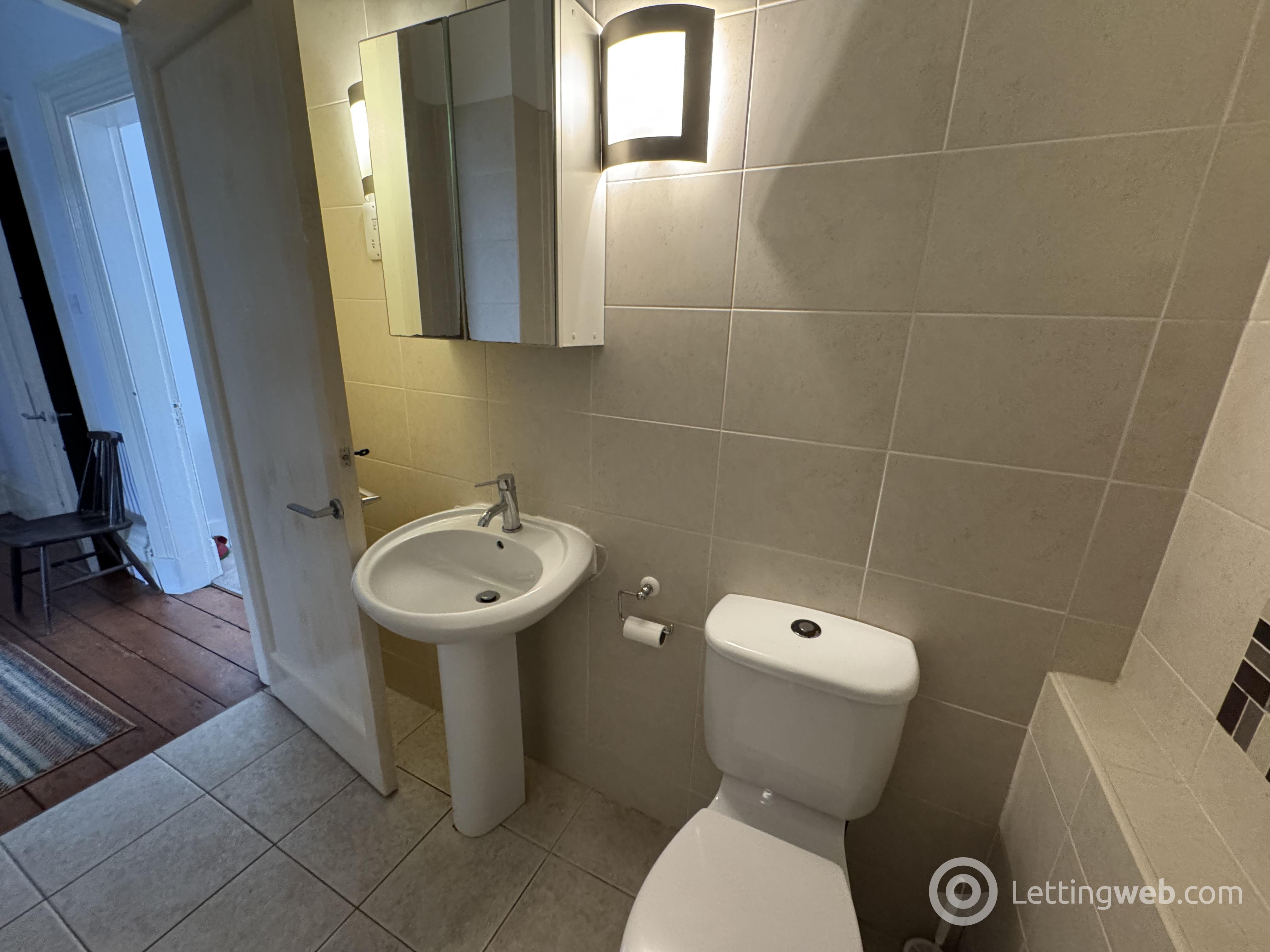 Property to rent in 0/1 85 Roslea Drive