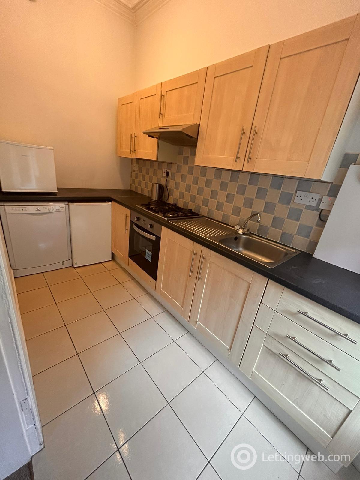 Property to rent in 0/1 85 Roslea Drive