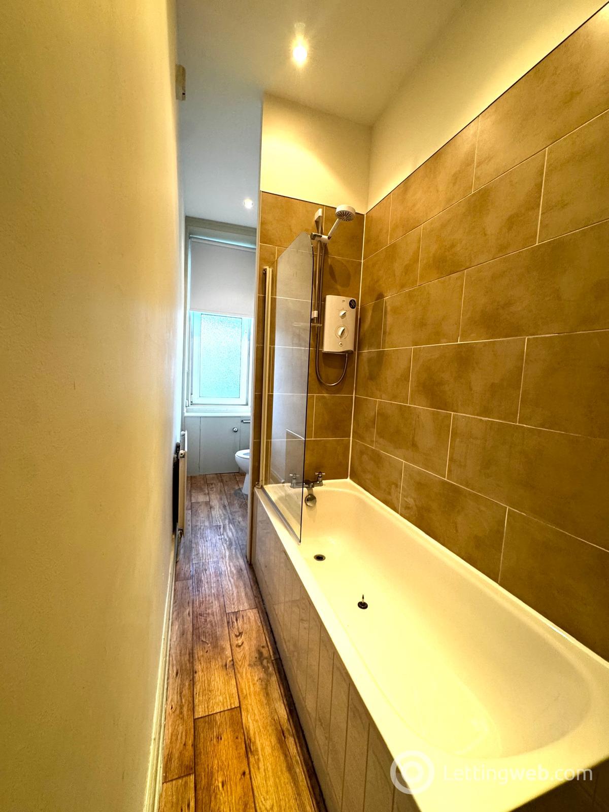 Property to rent in 1/2 39 Airlie Street