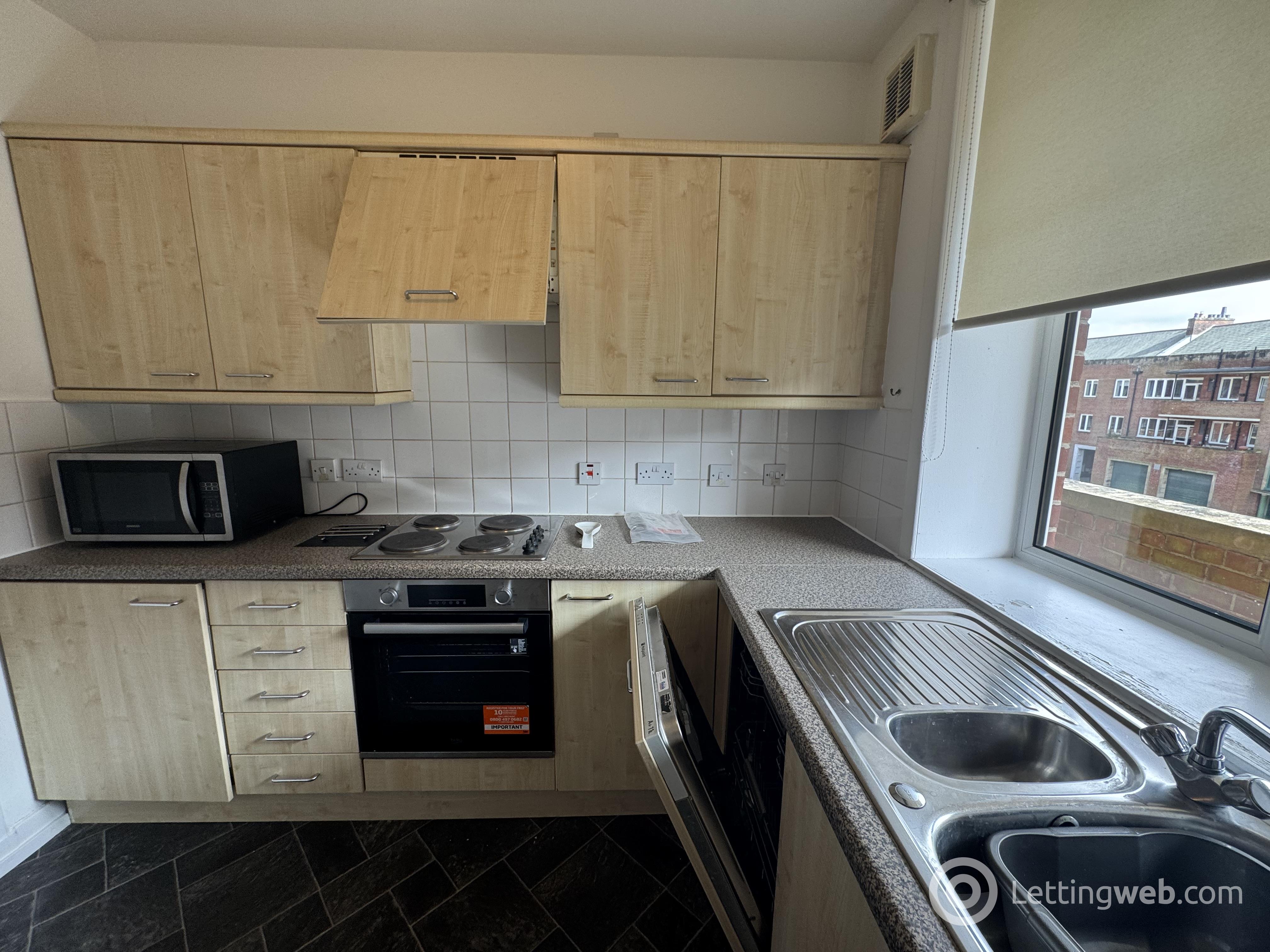 Property to rent in 25C Mingarry street flat 2/1