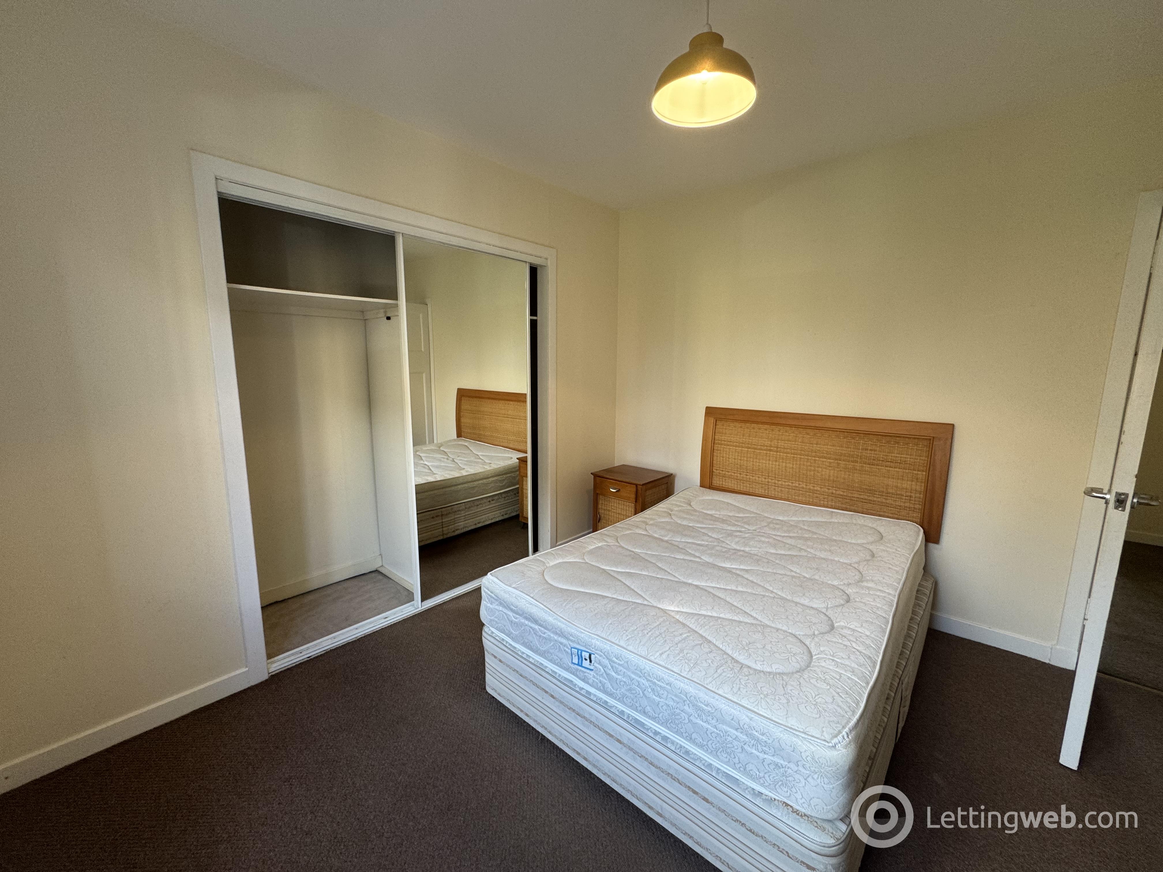 Property to rent in 25C Mingarry street flat 2/1