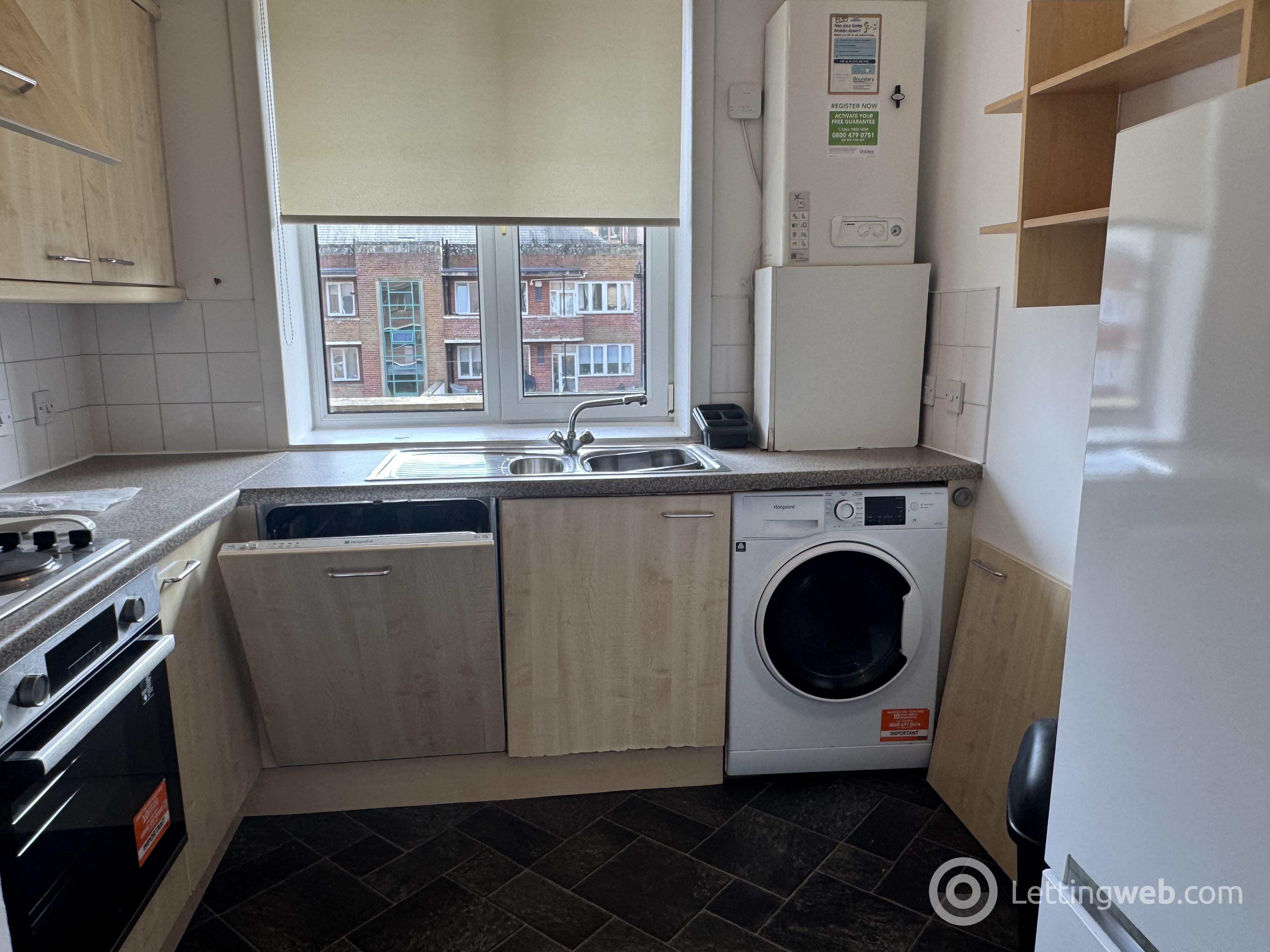 Property to rent in 25C Mingarry street flat 2/1