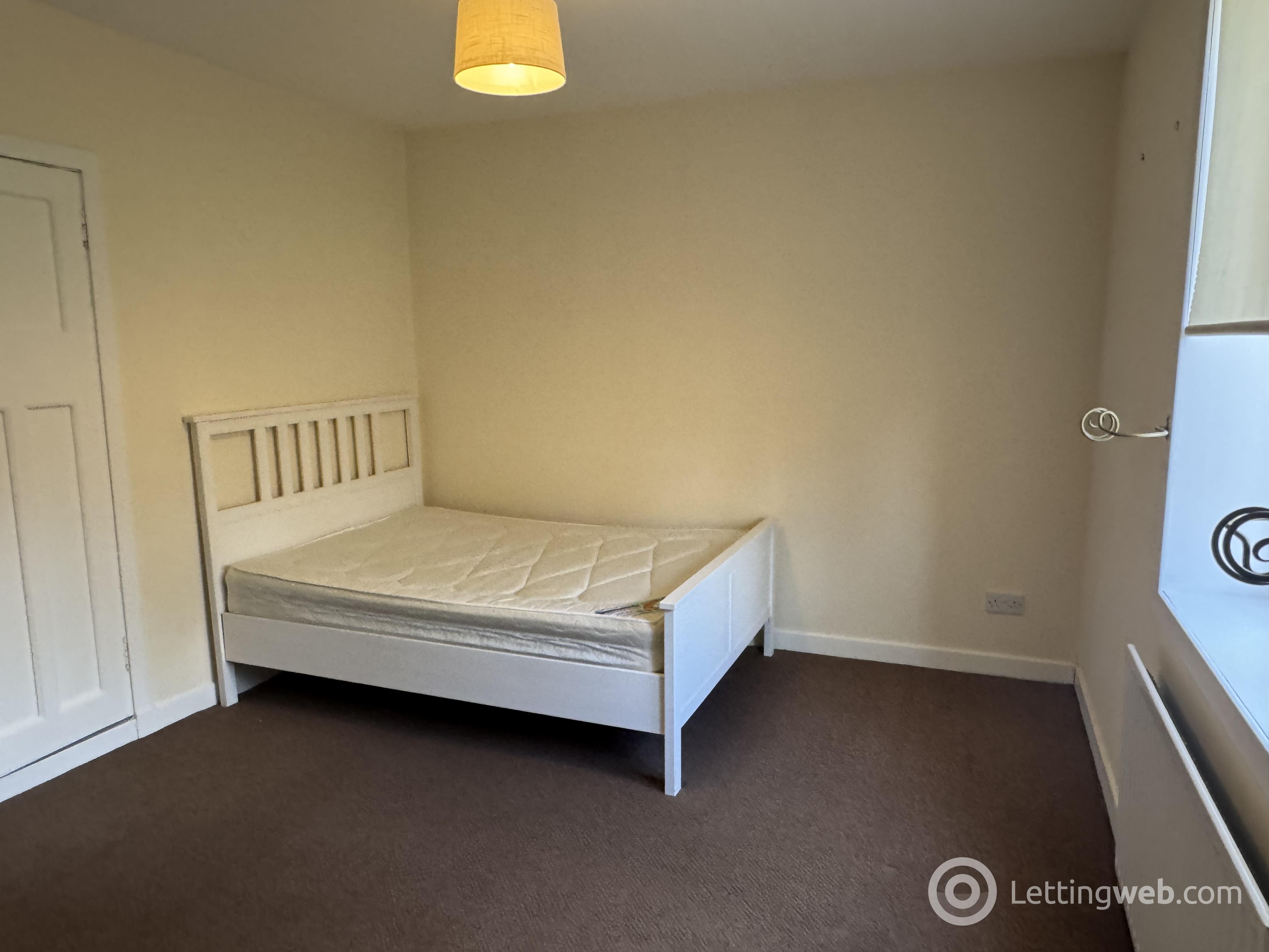 Property to rent in 25C Mingarry street flat 2/1
