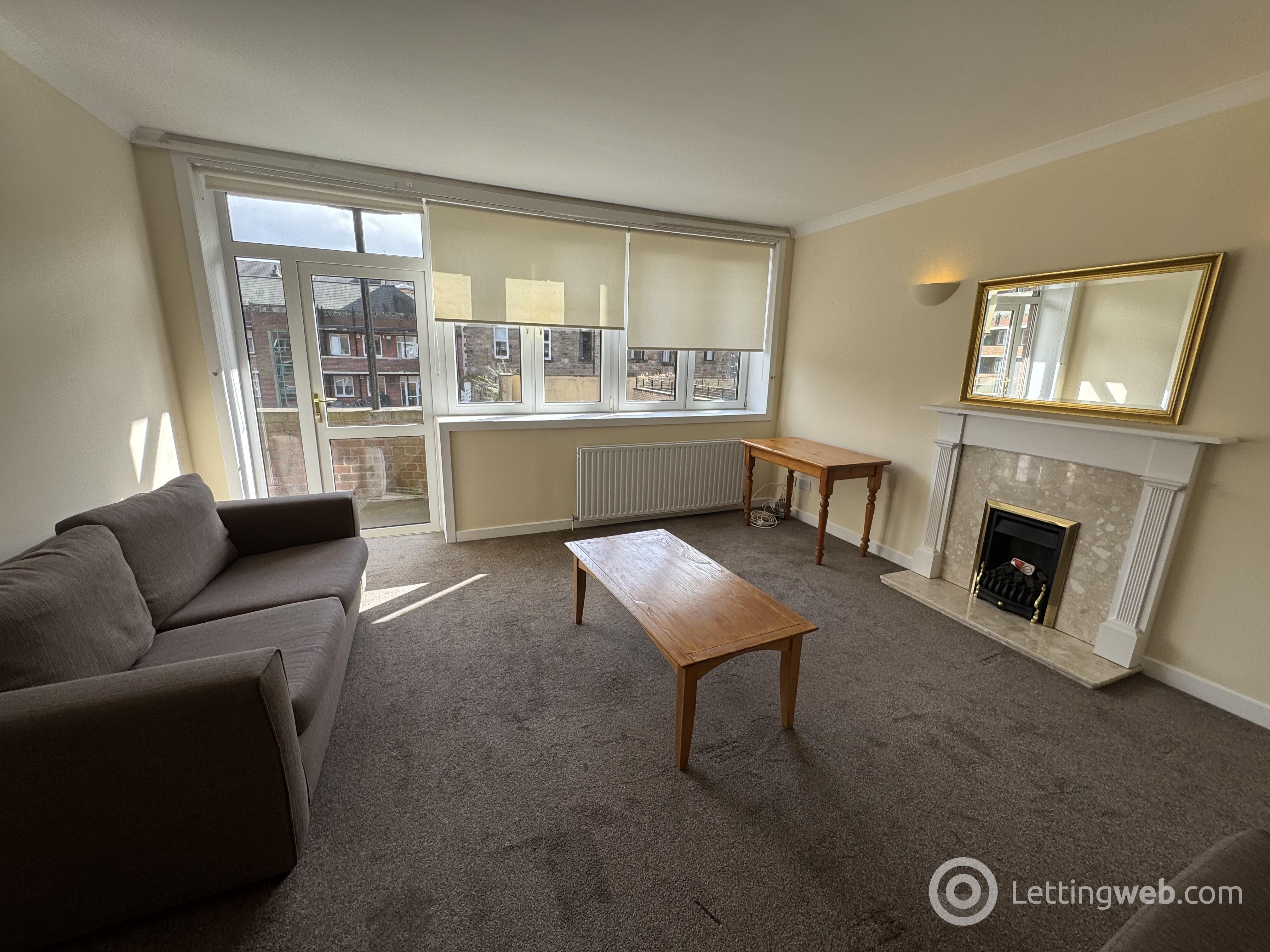Property to rent in 25C Mingarry street flat 2/1