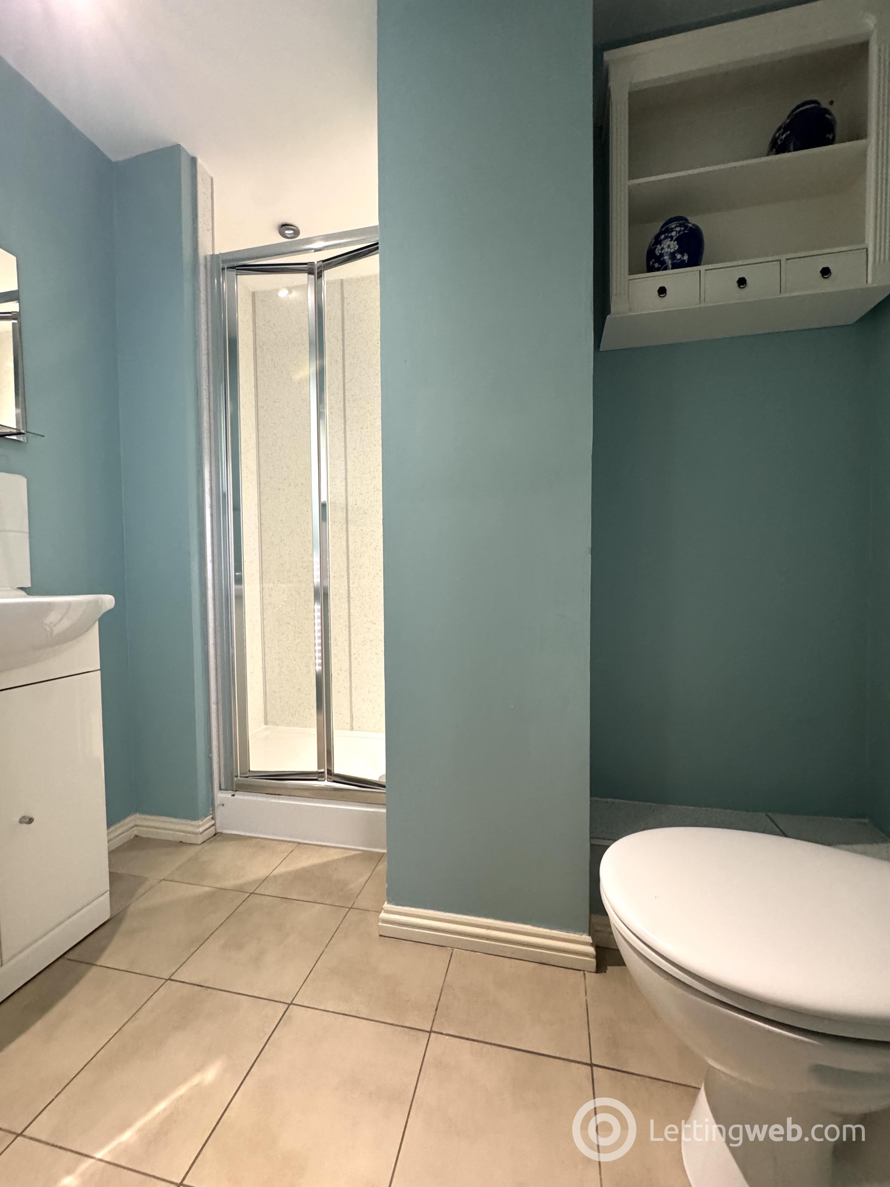 Property to rent in Carlton Place