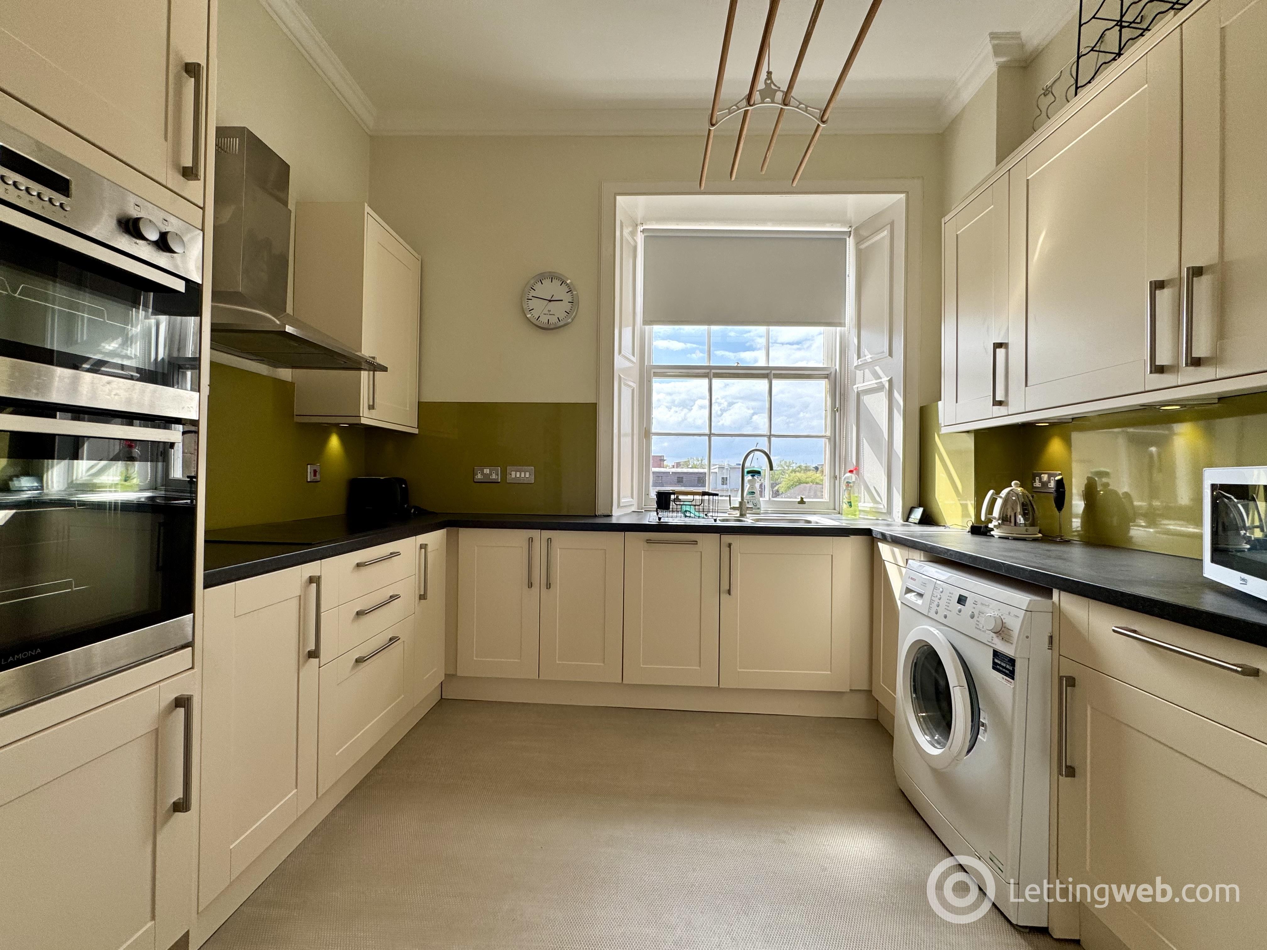 Property to rent in Carlton Place