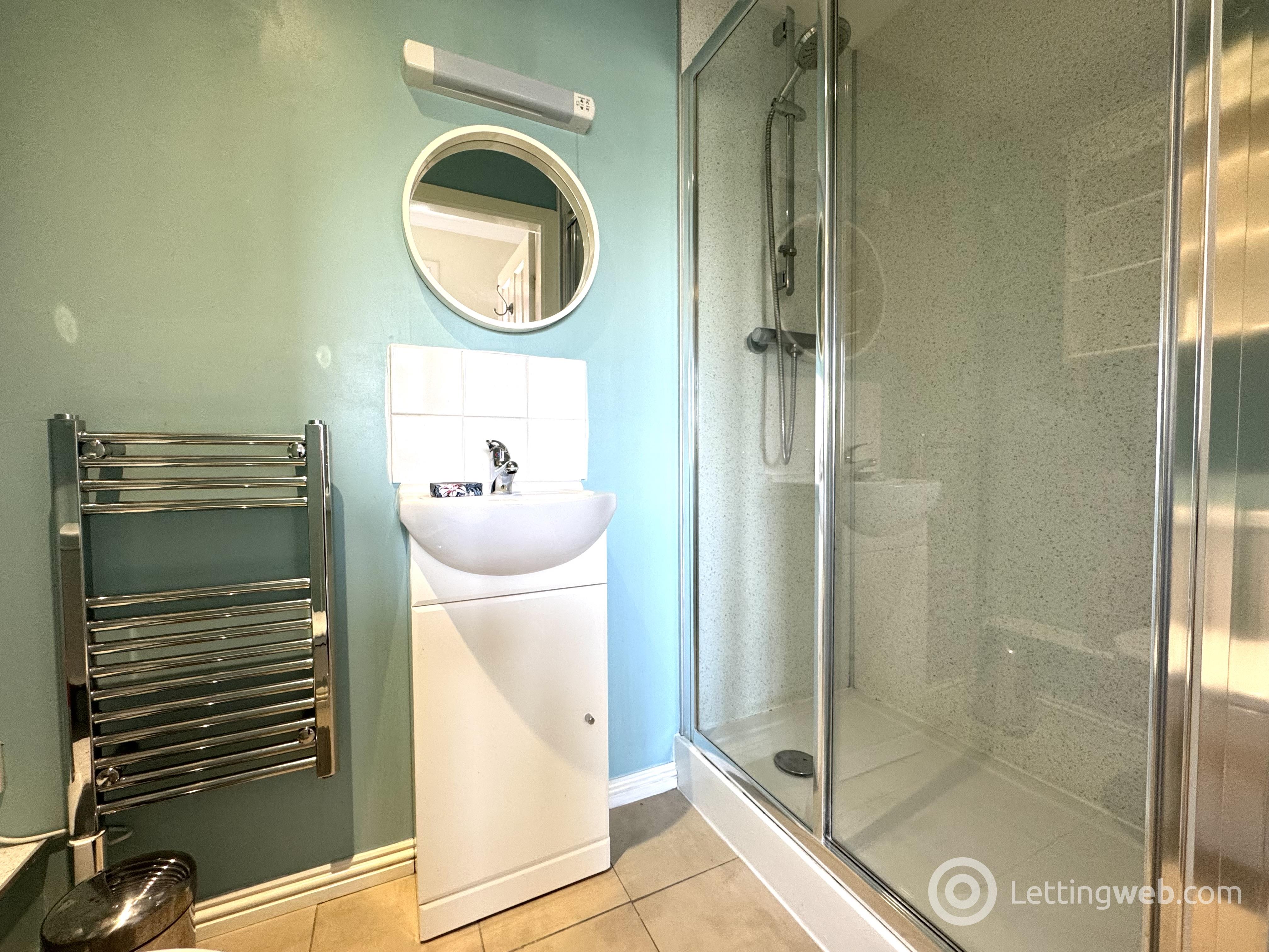 Property to rent in Carlton Place