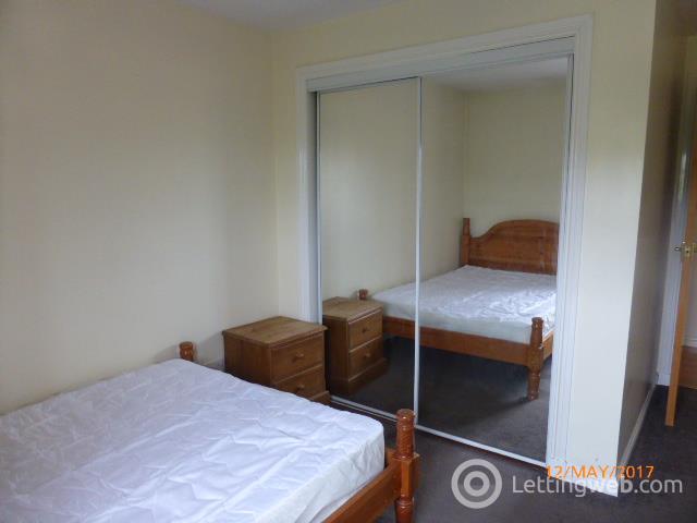 Property to rent in 2/2 at 18 oban drive