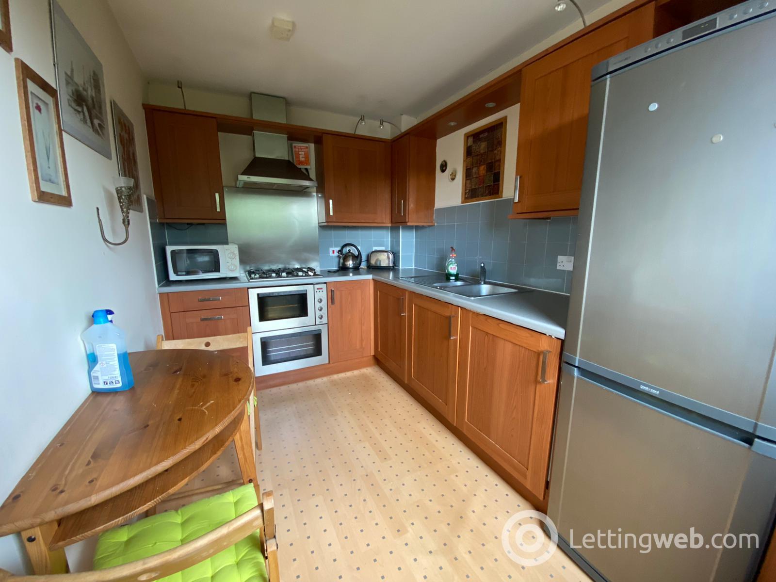 Property to rent in Avenuepark Street 3/2 at 63