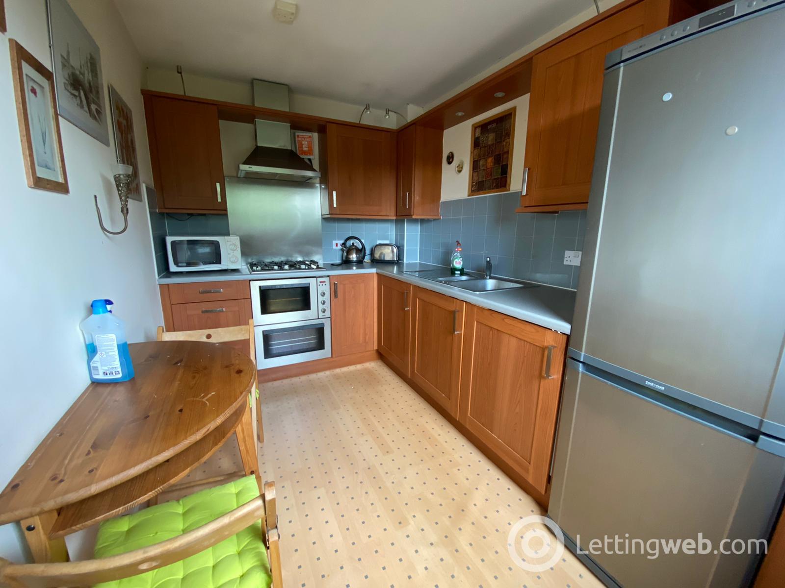 Property to rent in Avenuepark Street 3/2 at 63