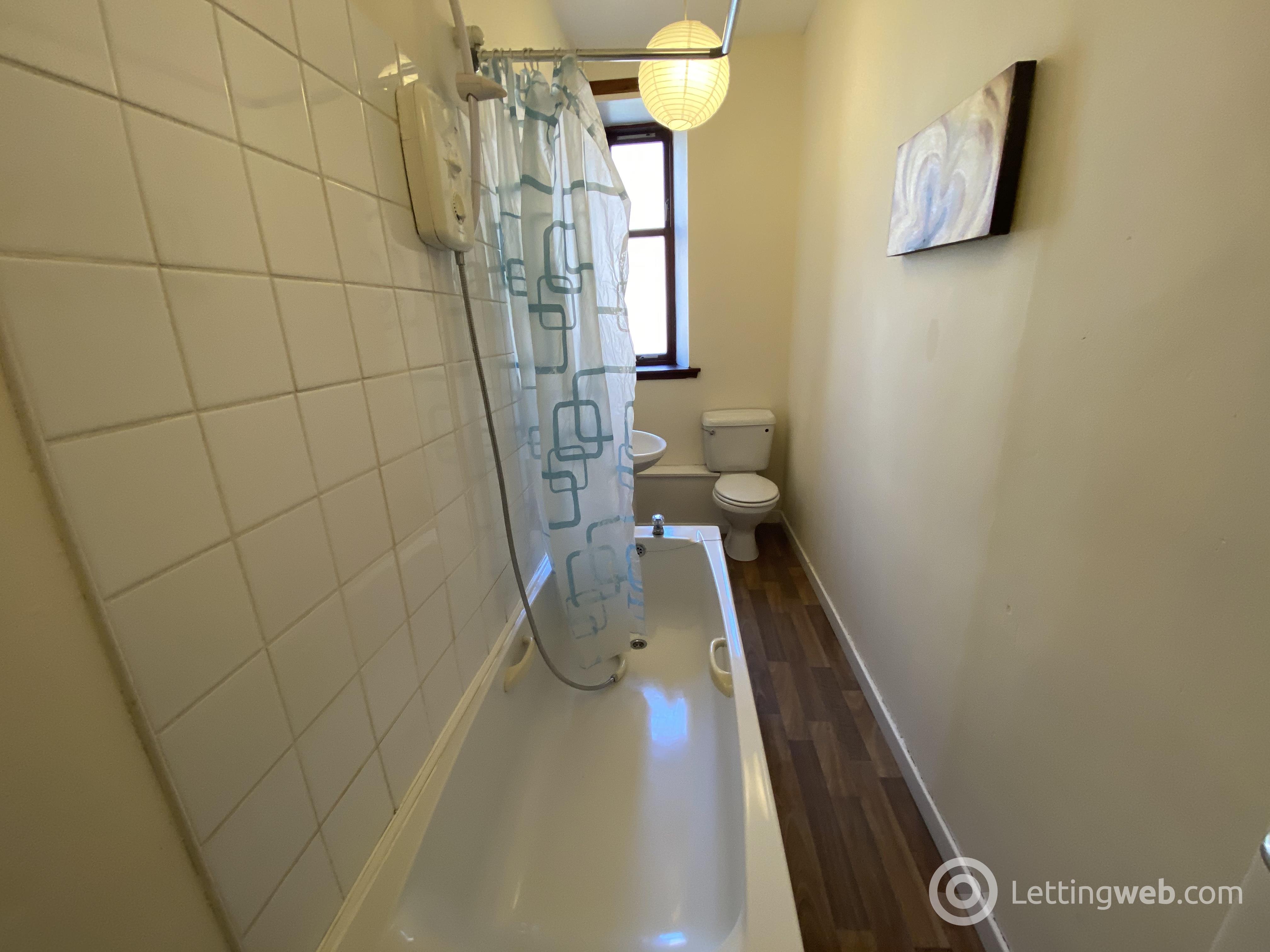 Property to rent in 1/2. 27 Kennoway Drive. Thornwood G11 7TX