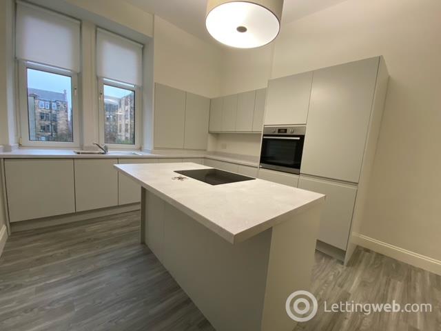 Property to rent in clarence drive flat 2/1 at 46