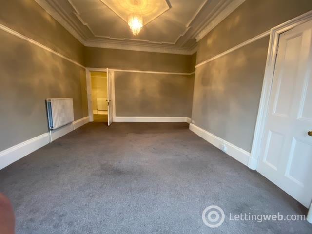 Property to rent in clarence drive flat 2/1 at 46