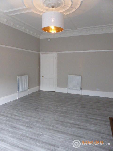 Property to rent in clarence drive flat 2/1 at 46