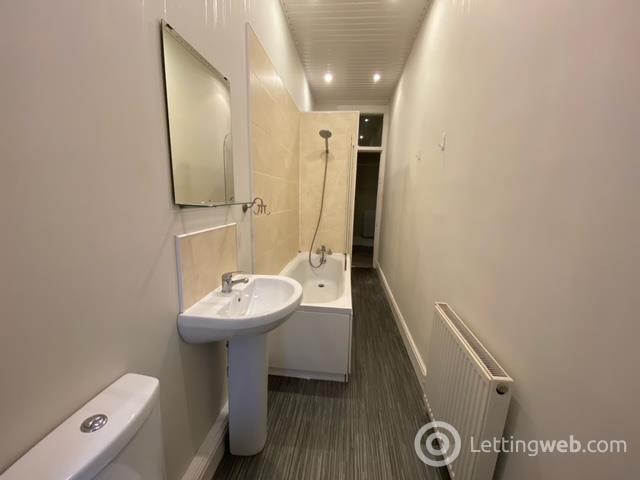 Property to rent in clarence drive flat 2/1 at 46