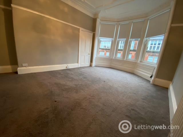 Property to rent in clarence drive flat 2/1 at 46