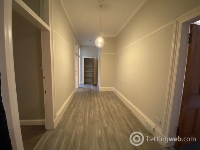 Property to rent in clarence drive flat 2/1 at 46