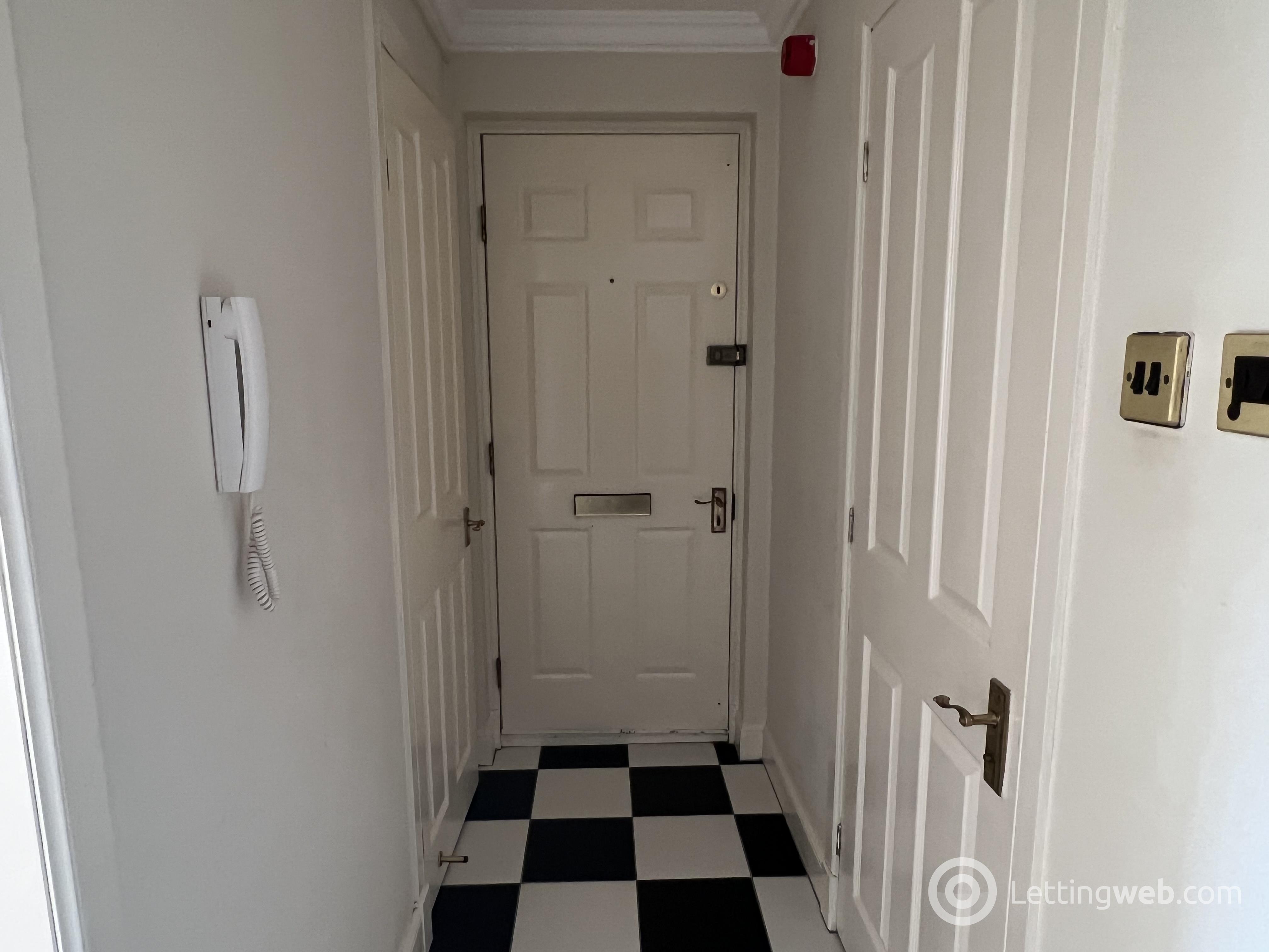 Property to rent in Carlton Place