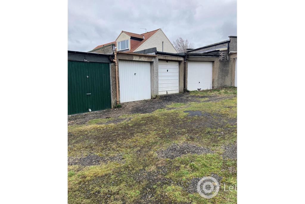 Property to rent in 41