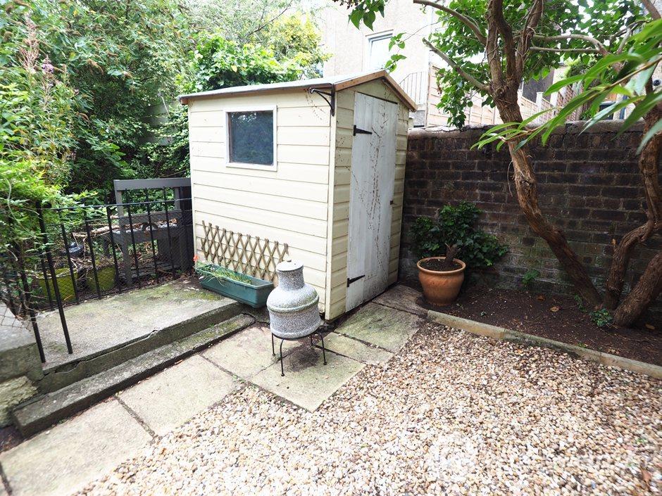 Property to rent in Kenmure Avenue