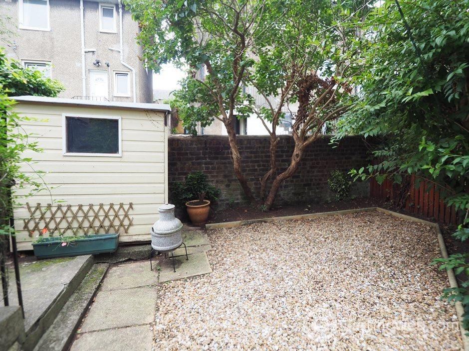 Property to rent in Kenmure Avenue