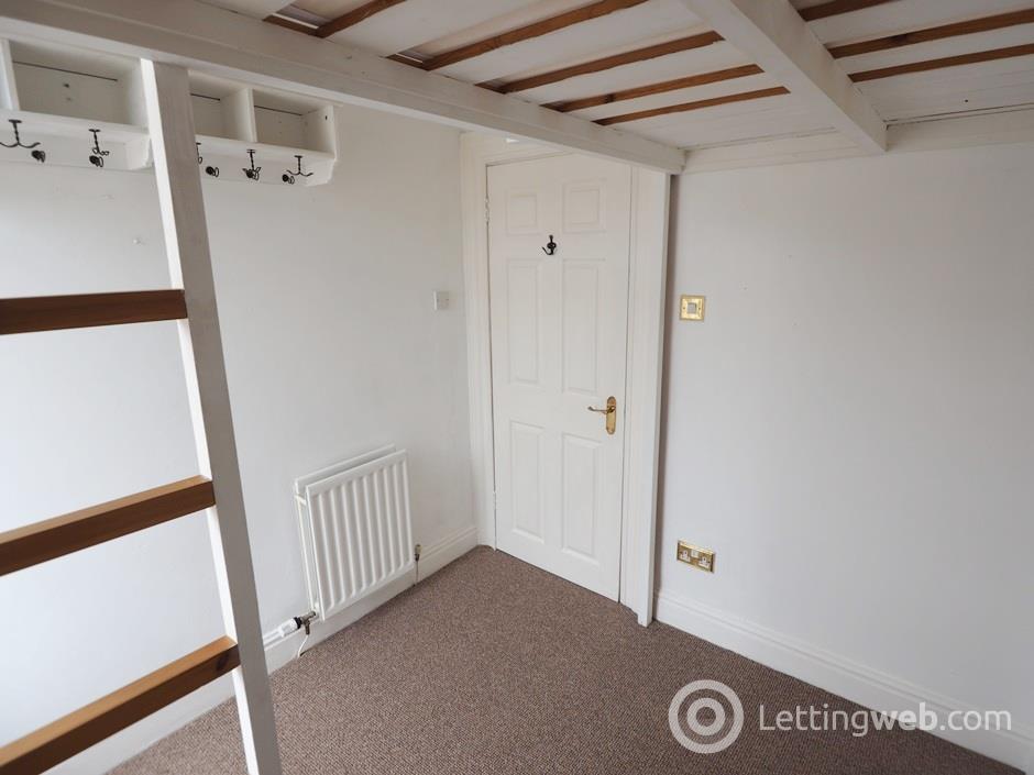 Property to rent in Kenmure Avenue