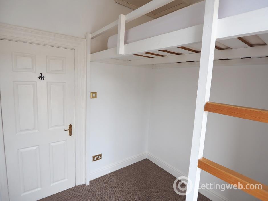 Property to rent in Kenmure Avenue