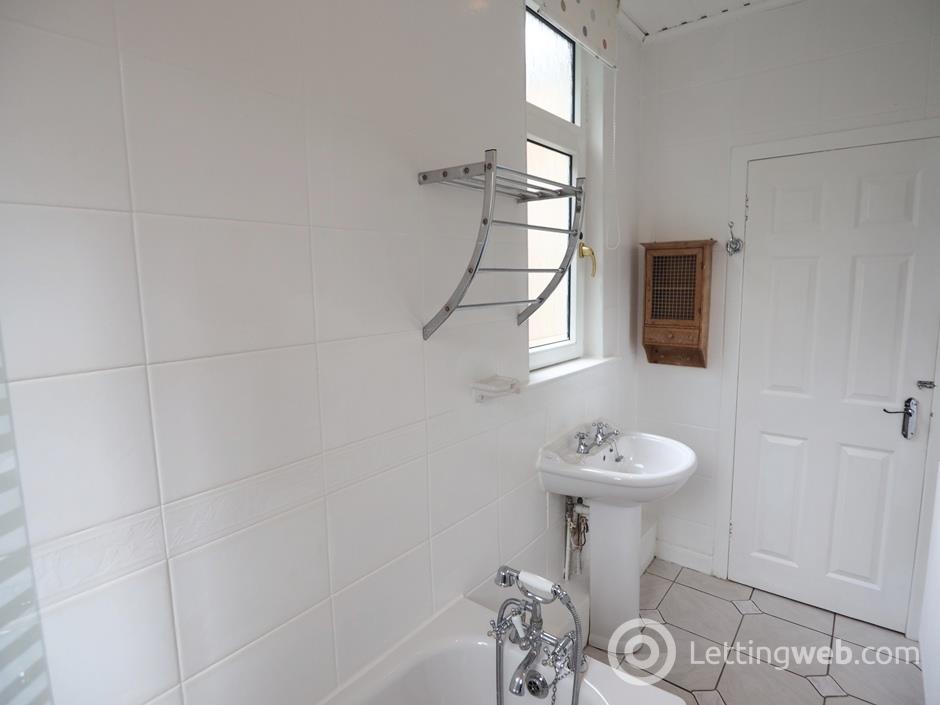 Property to rent in Kenmure Avenue