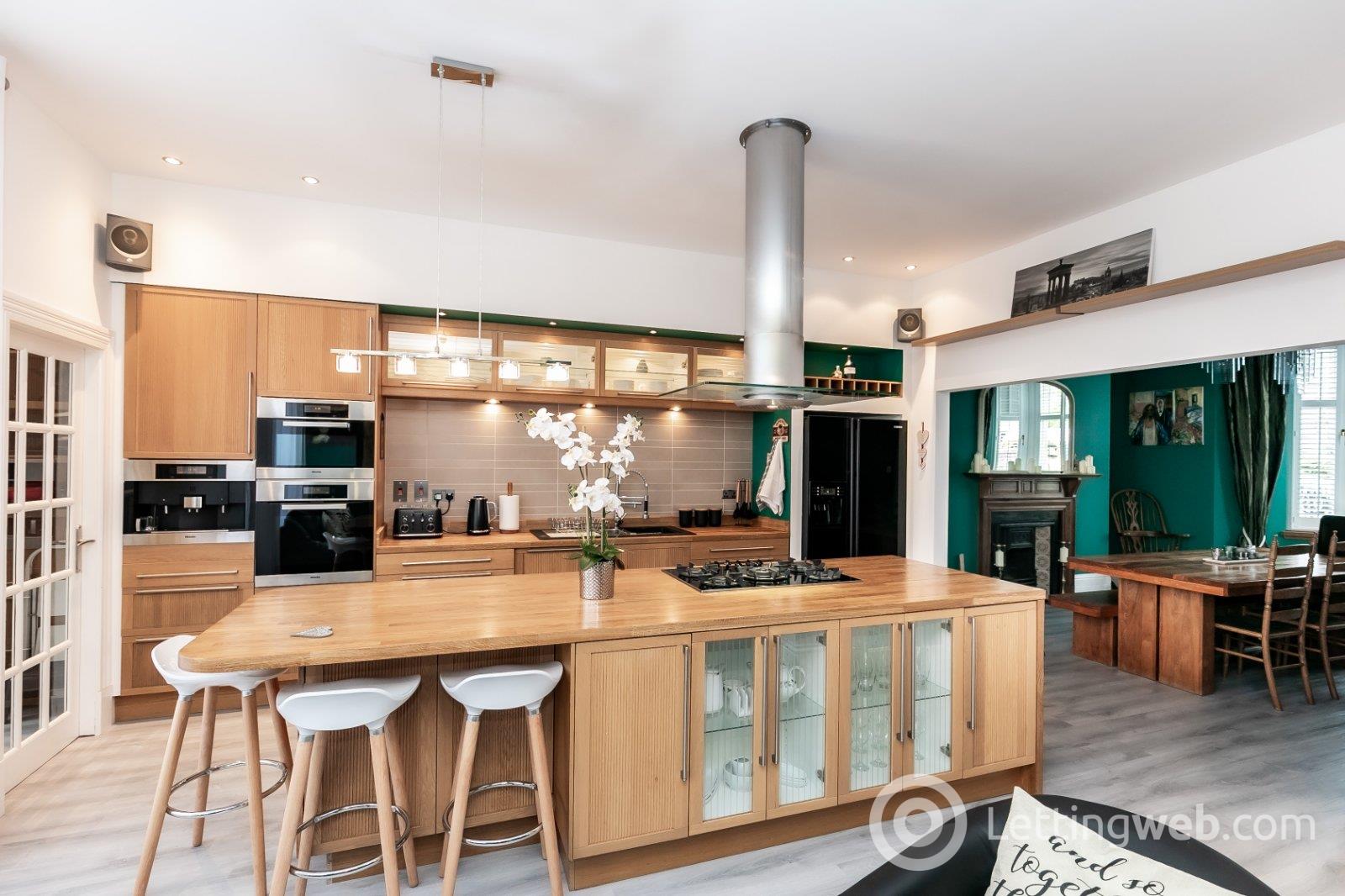 Property to rent in Forest Avenue, Aberdeen, AB15