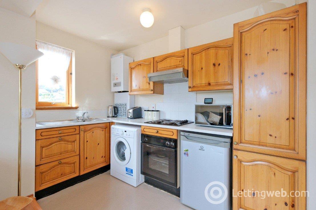 Property to rent in Broomhill Terrace, Aberdeen, AB10