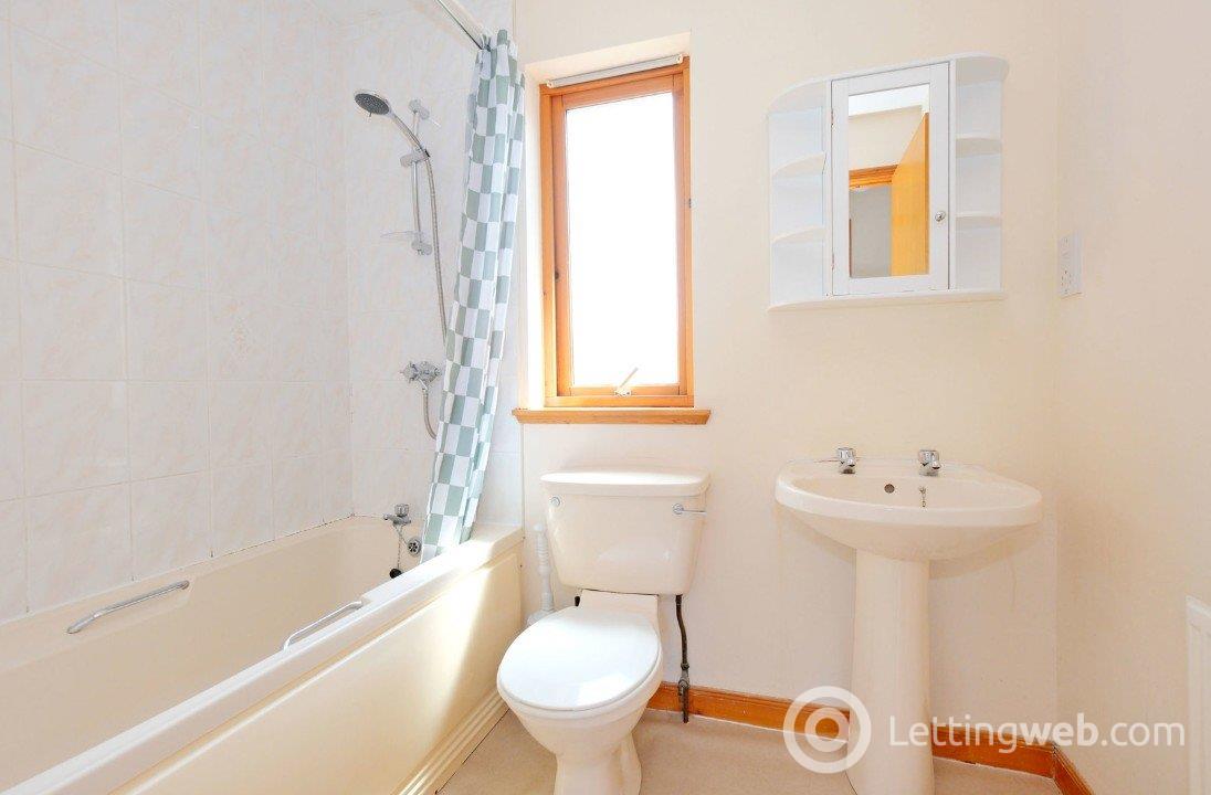 Property to rent in Broomhill Terrace, Aberdeen, AB10