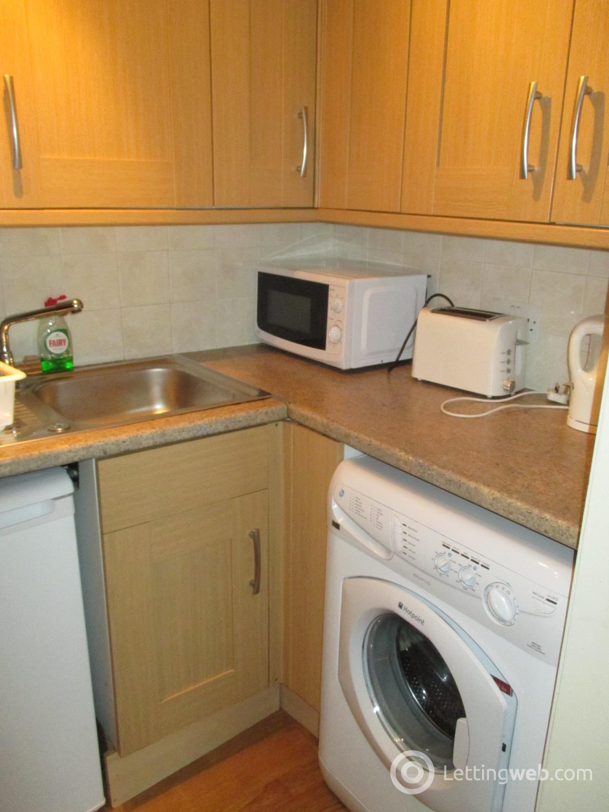 Property to rent in Holburn Street, Aberdeen, AB10
