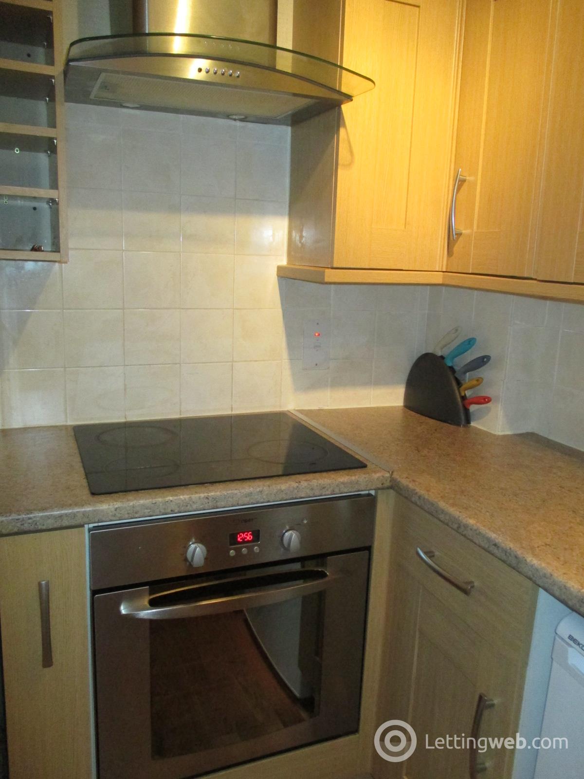 Property to rent in Holburn Street, Aberdeen, AB10