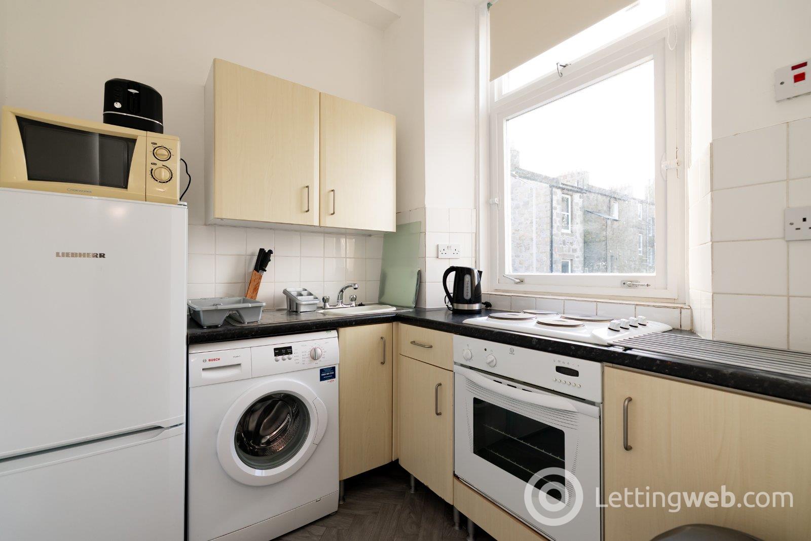 Property to rent in Holland Street, Aberdeen, AB25