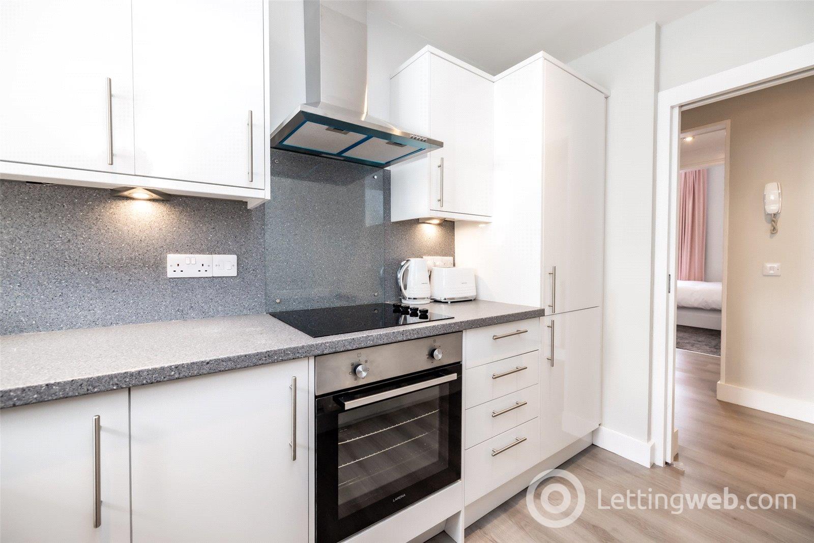 Property to rent in Union Street, Aberdeen, AB11