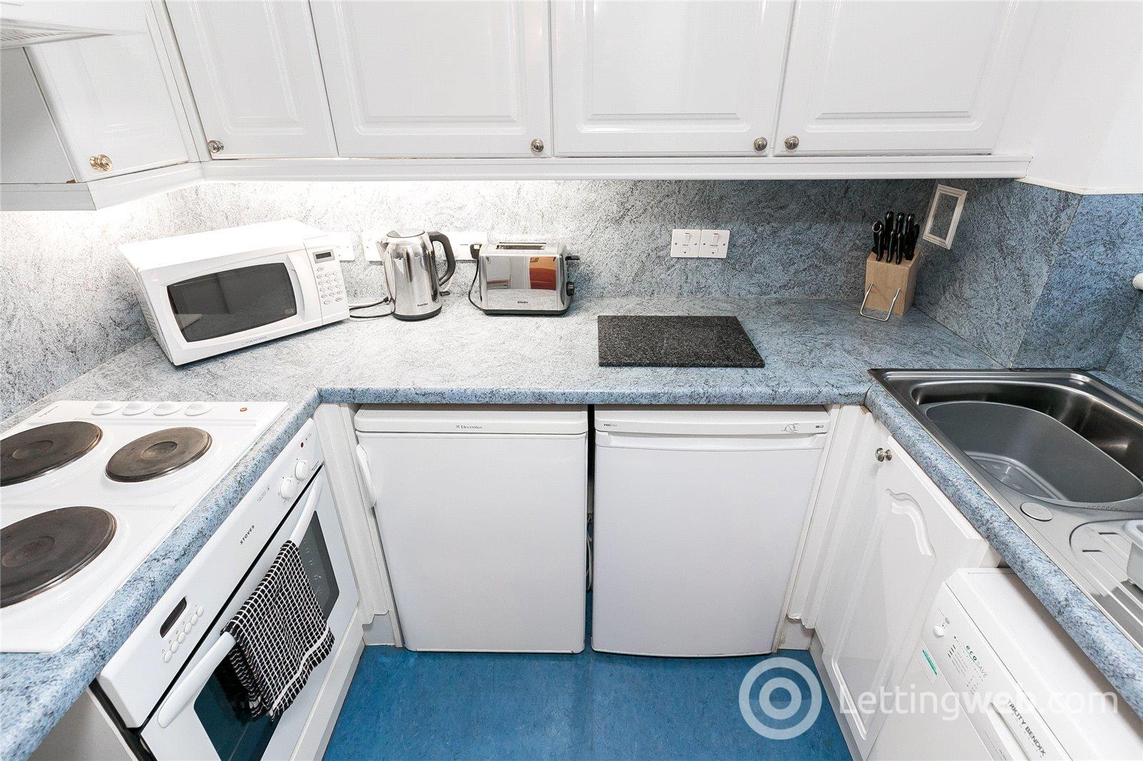 Property to rent in Whitehall Place, Aberdeen, AB25