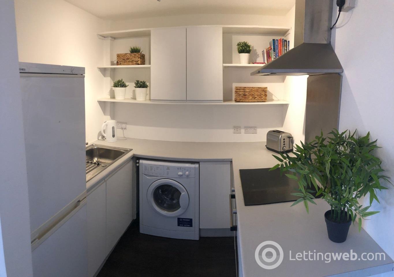 Property to rent in Victoria Road, Aberdeen, AB11 9LU