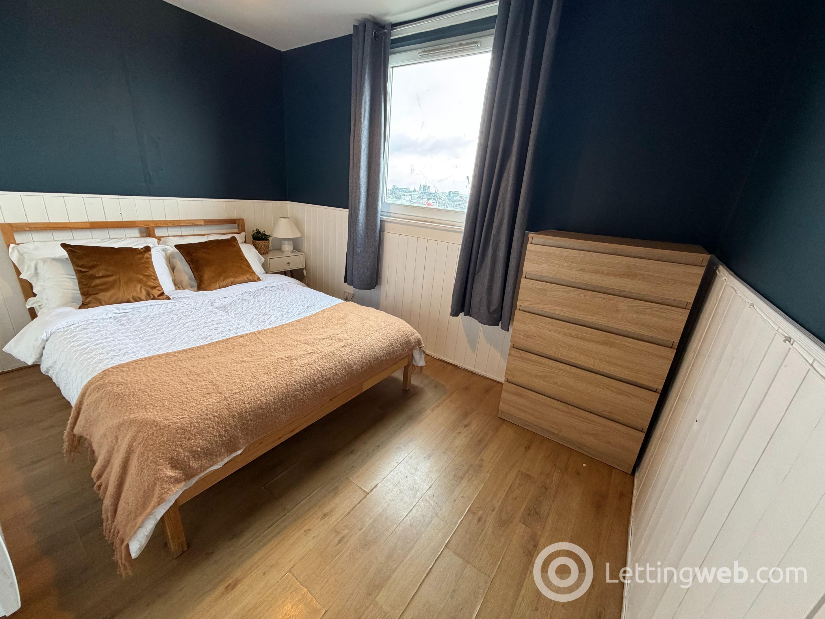 Property to rent in Victoria Road, Aberdeen, AB11 9NA