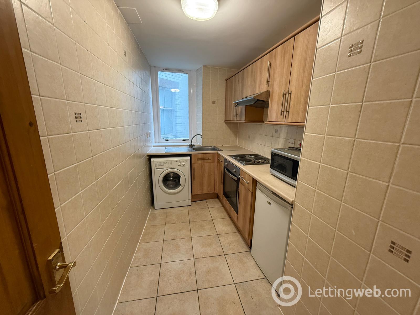 Property to rent in 6 F 2/1, Whitehall Crescent, Dundee, DD1 4AU