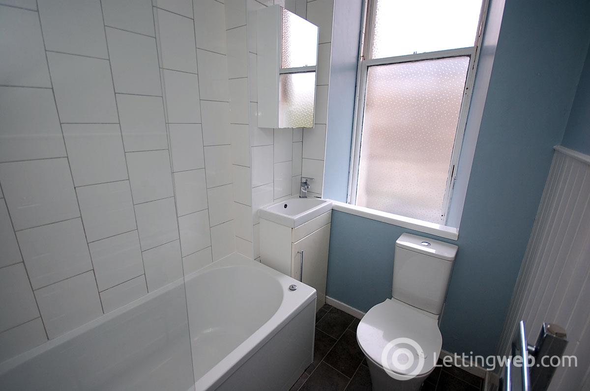 Property to rent in Hillside Street