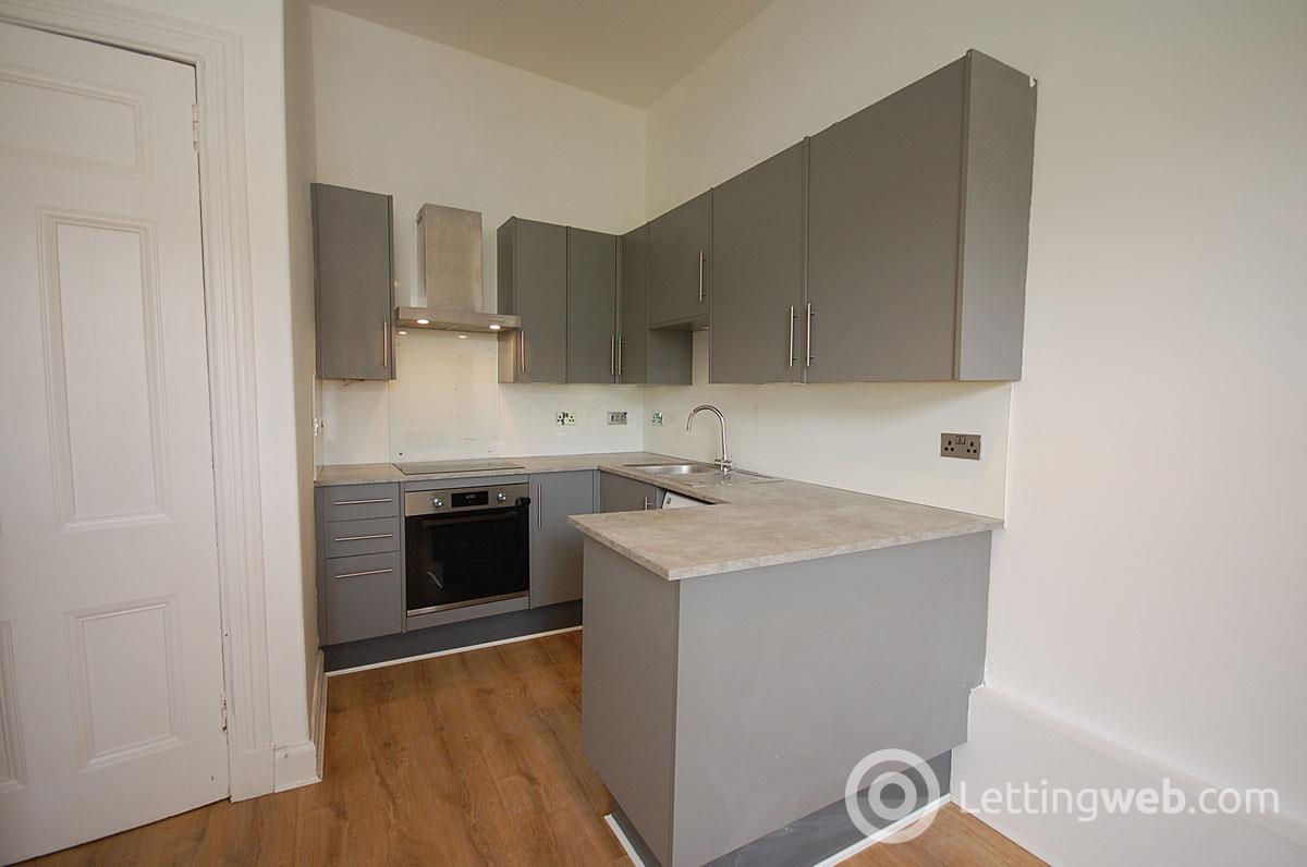 Property to rent in Hillside Street