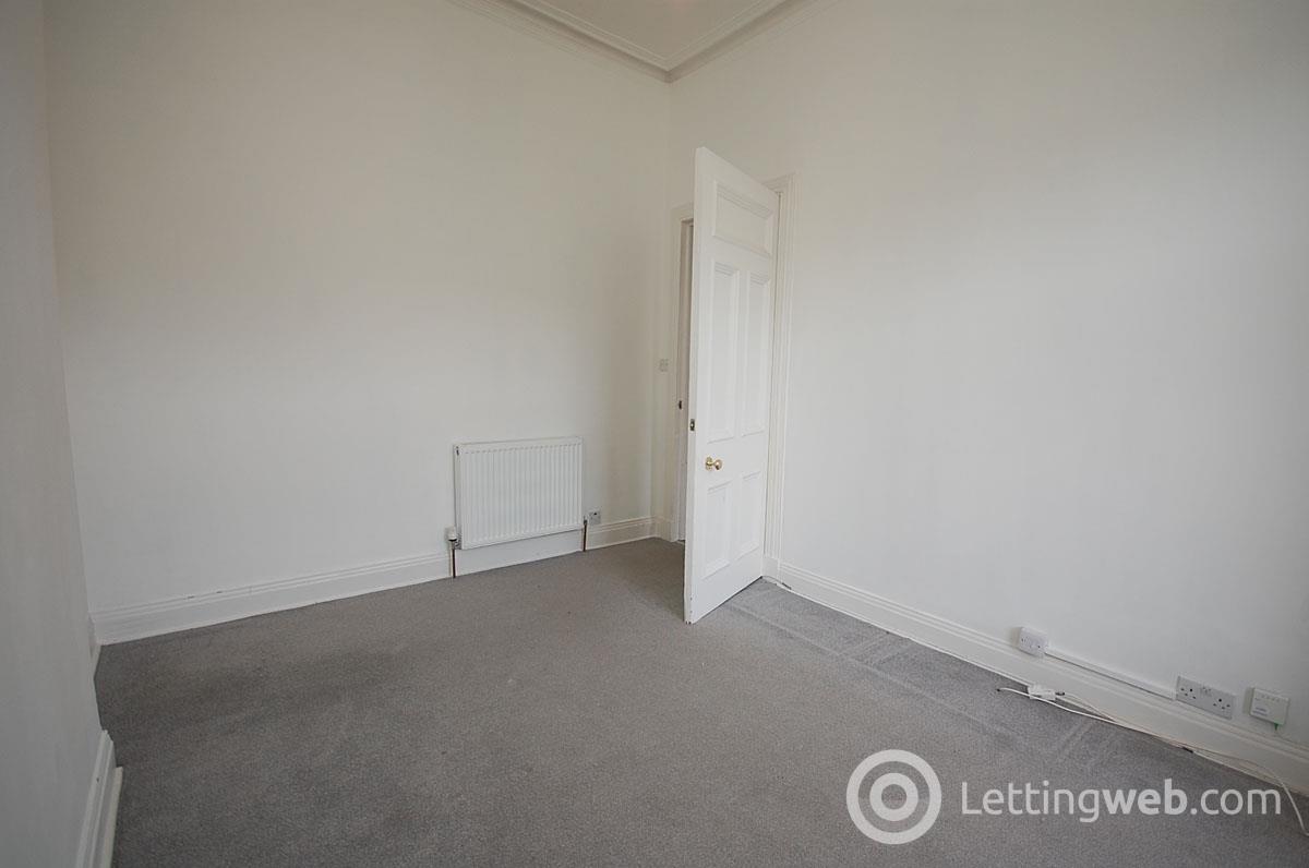Property to rent in Hillside Street