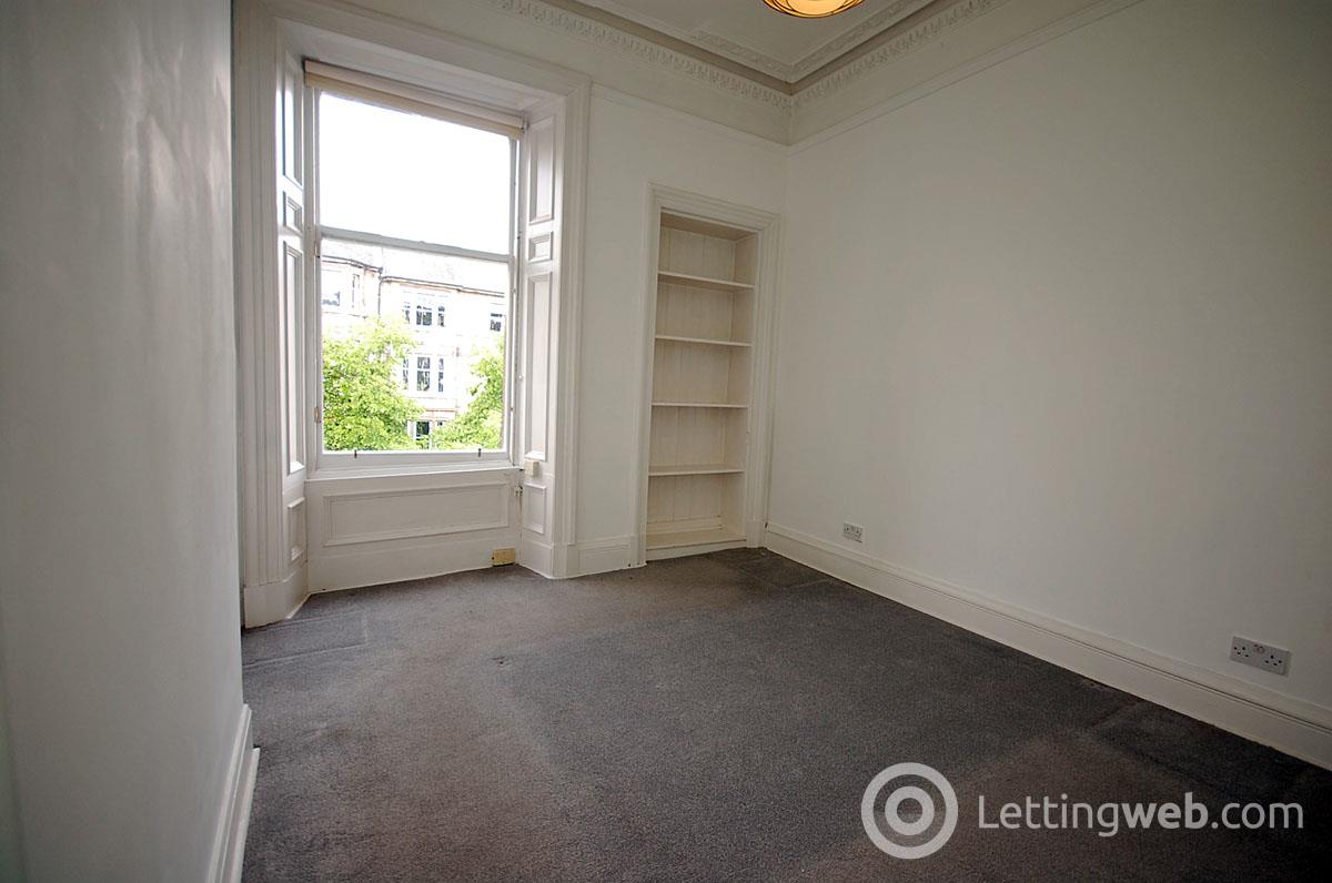 Property to rent in Hillside Street