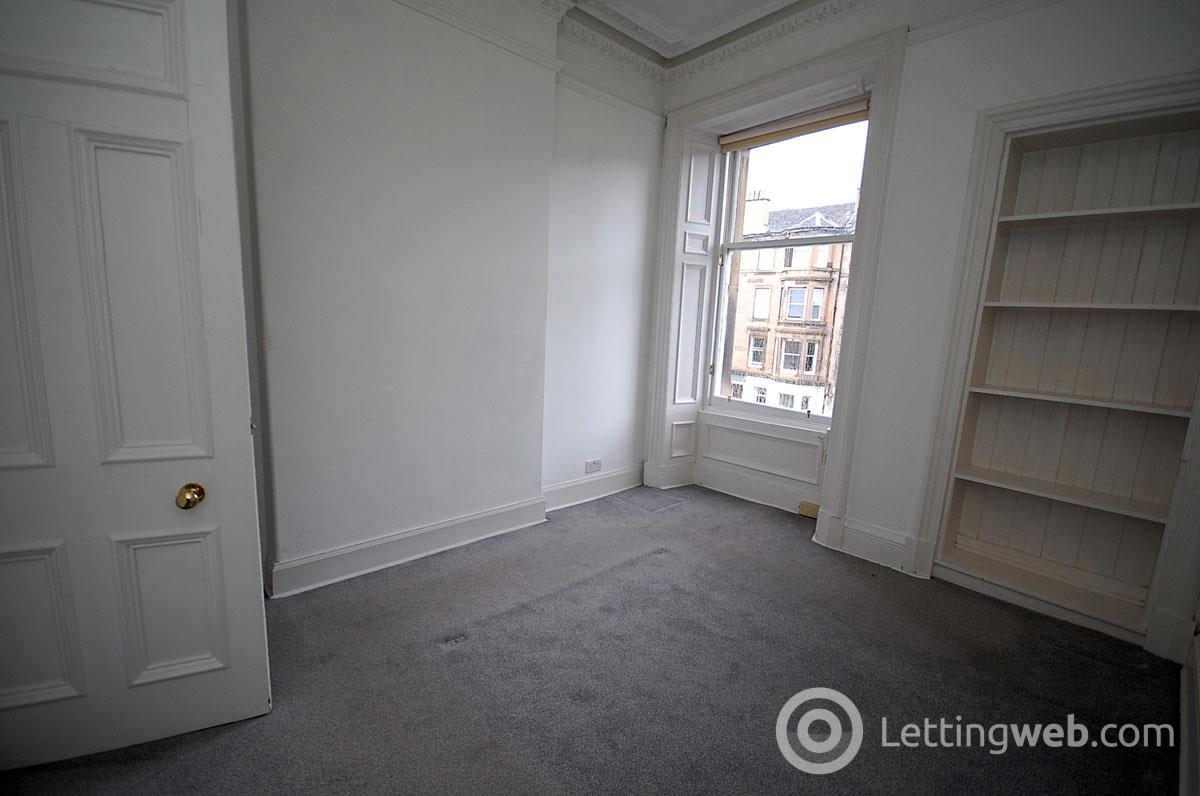 Property to rent in Hillside Street