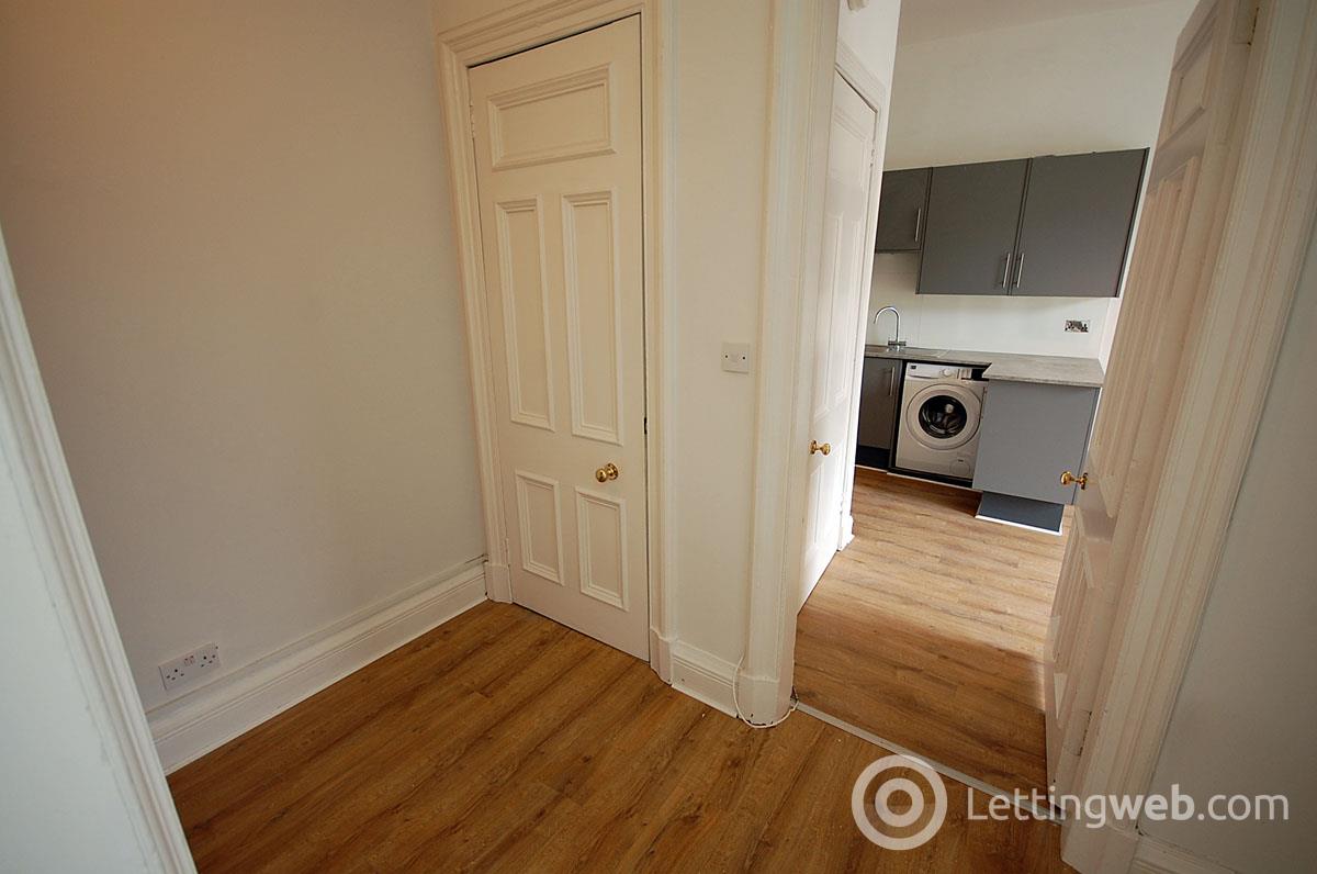 Property to rent in Hillside Street
