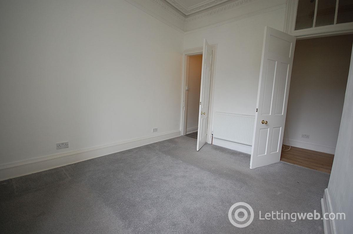 Property to rent in Hillside Street