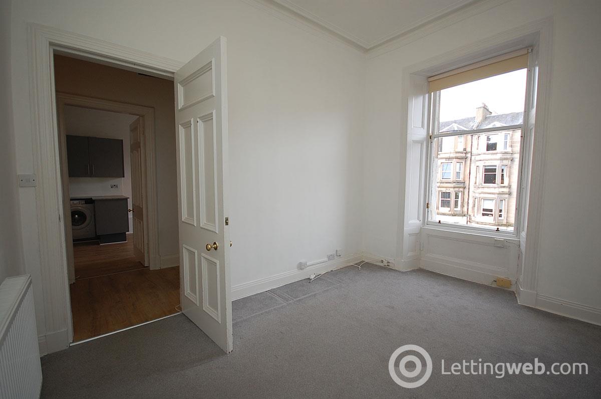 Property to rent in Hillside Street
