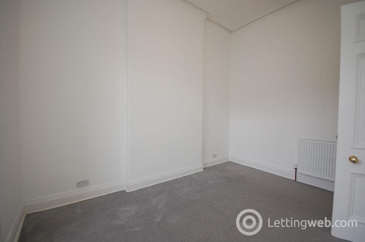 Property to rent in Hillside Street