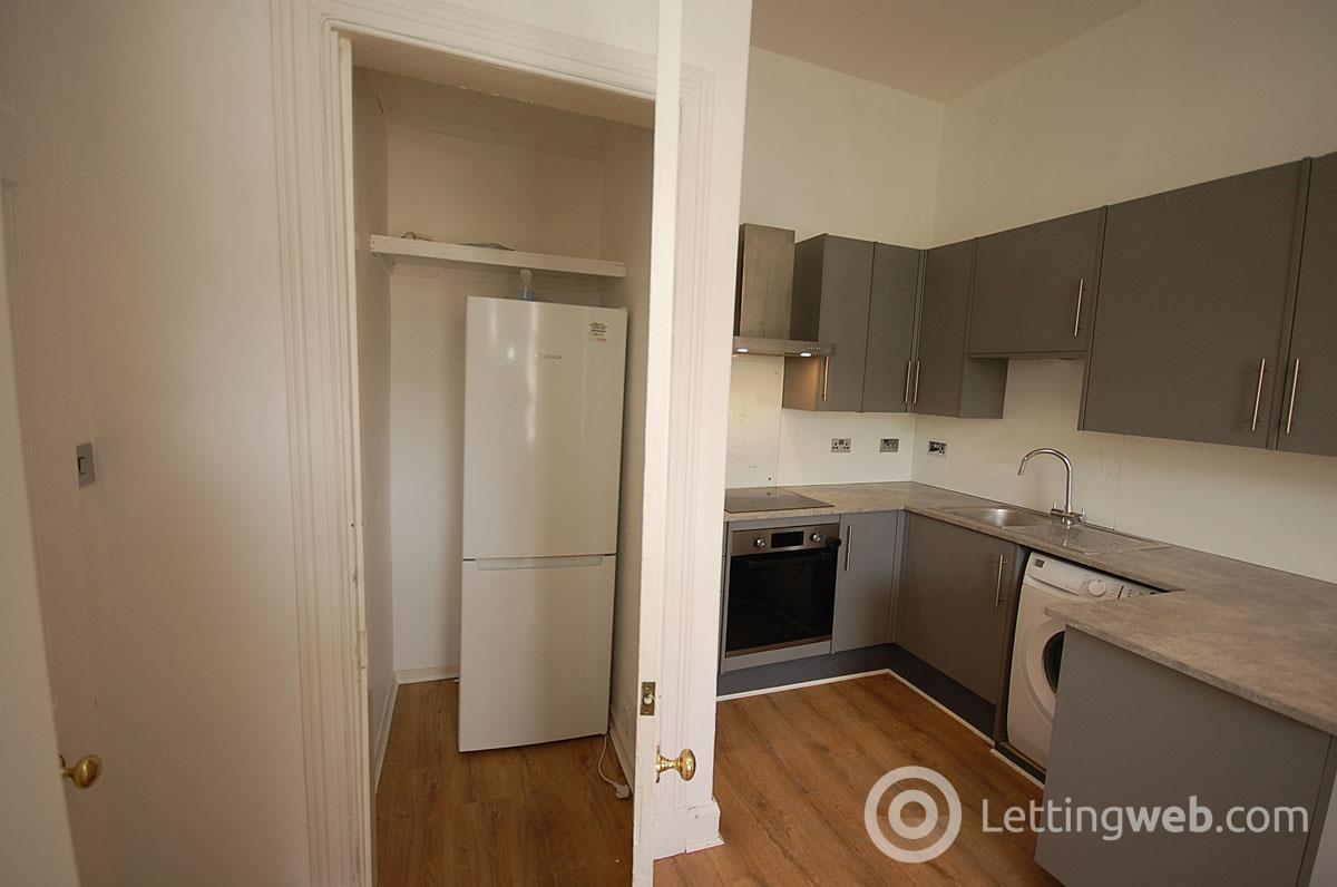 Property to rent in Hillside Street