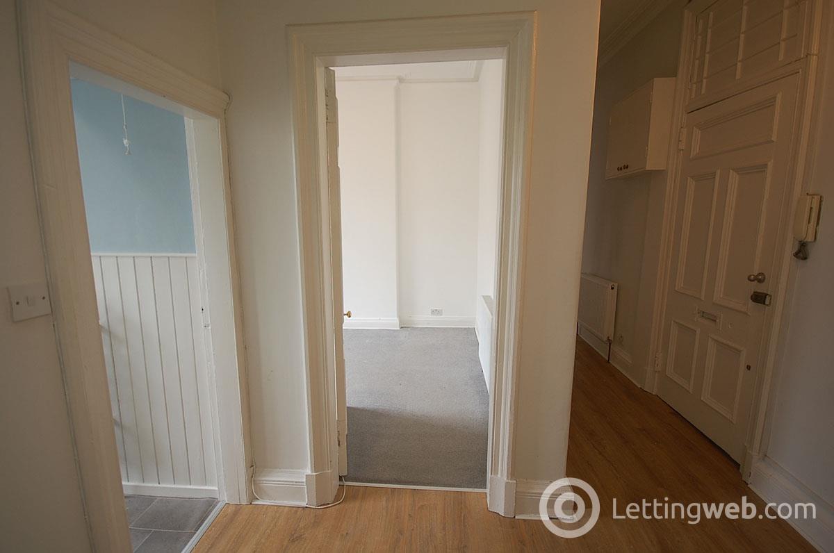 Property to rent in Hillside Street